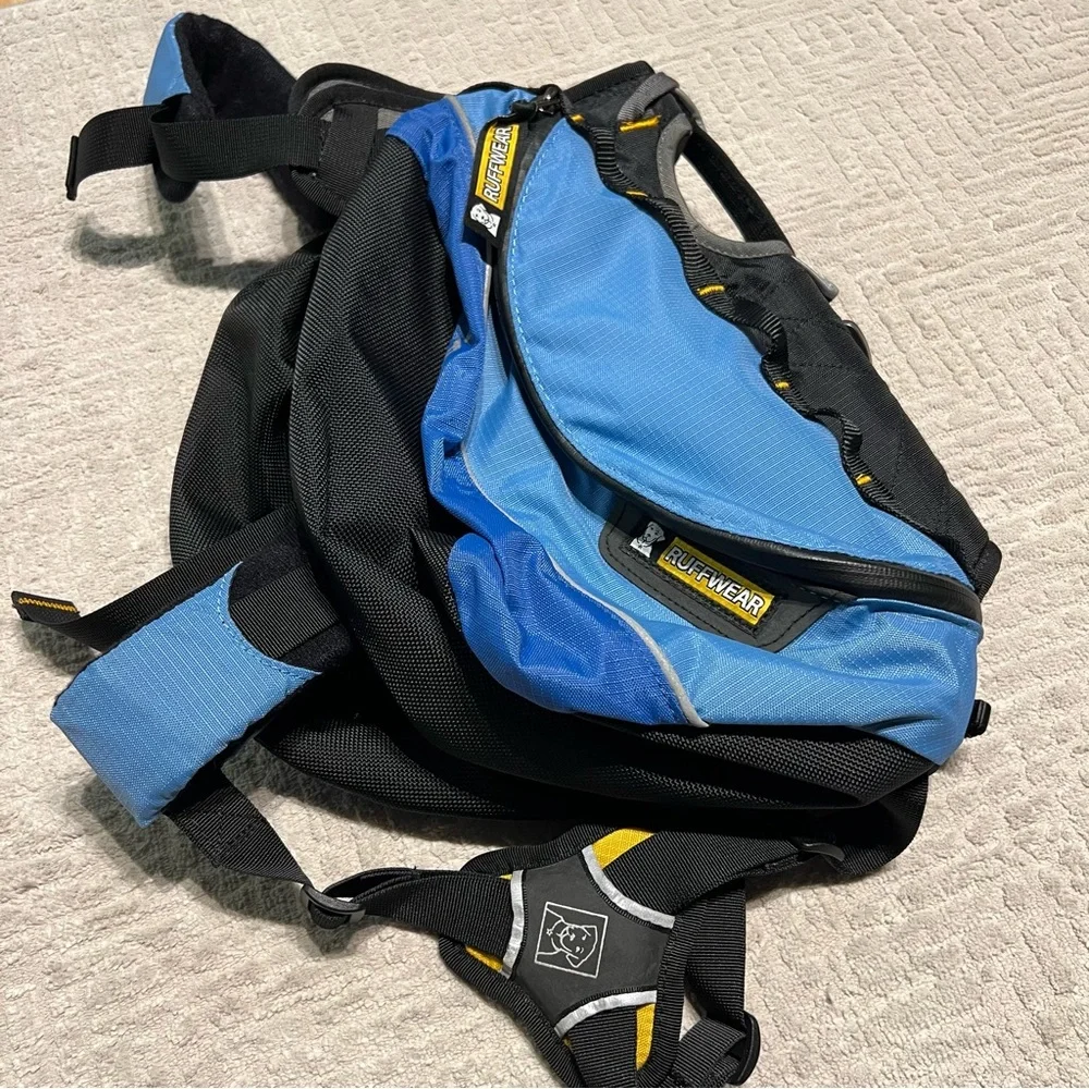 Ruffwear Approach Dog Pack Day Hiking Overnight dog backpack Size Medium